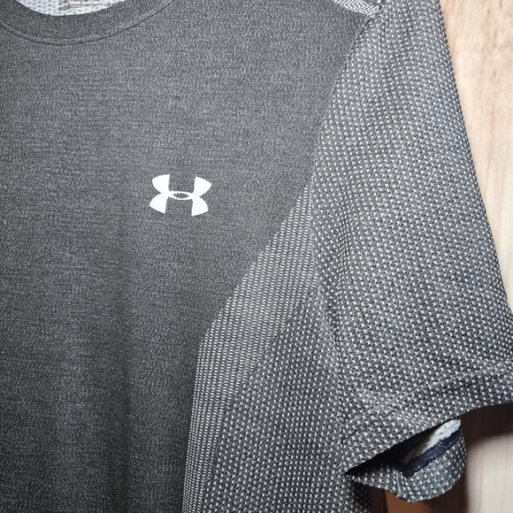 Under Armour Black and Gray Threadborne Tee Men's Medium - Picture 3 of 5